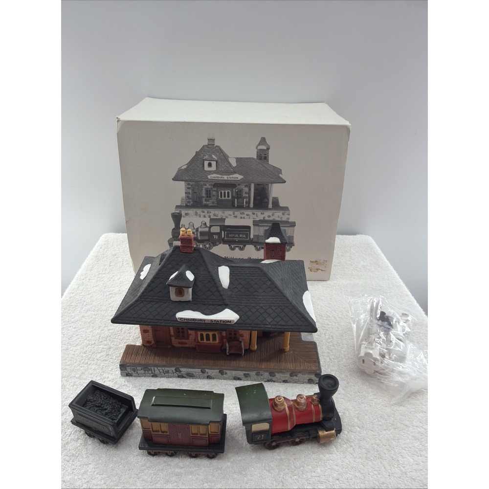 Department 56 Dickens Village Station Chadbury Station 1986 with Train In Box